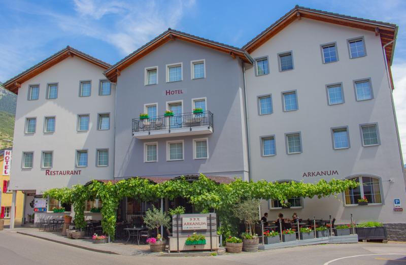 front hotel ?