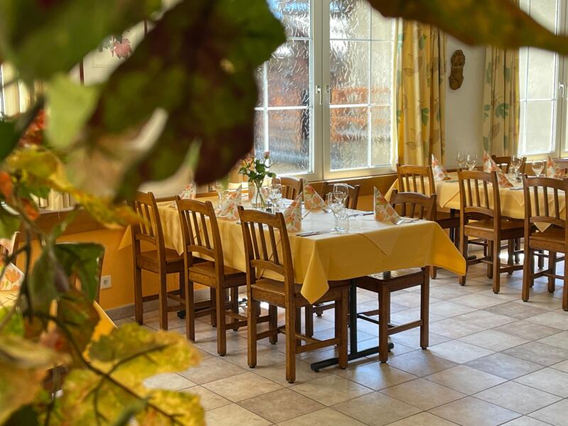 Restaurant Höllenwein de l'hôtel Arkanum - Tables