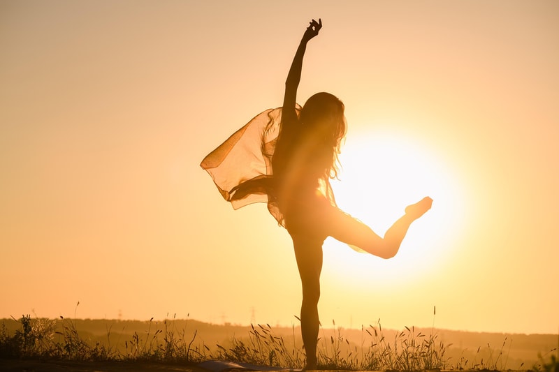 relaxsphere-woman-8388428_1920.jpg