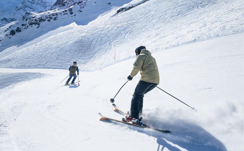 Skieurs à Grimentz-Zinal