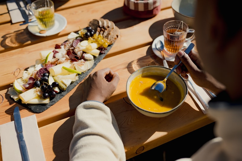 Repas d'automne à la cabane Illhorn, Chandolin
