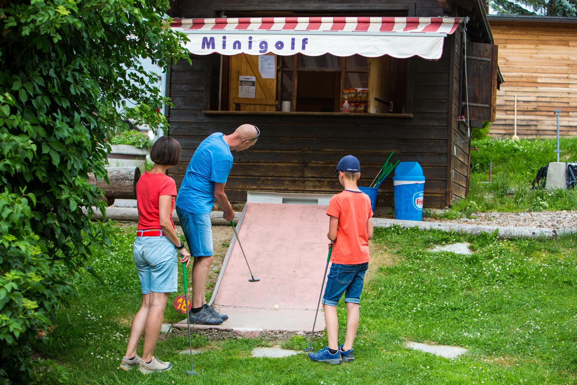 Activité_minigolf_été