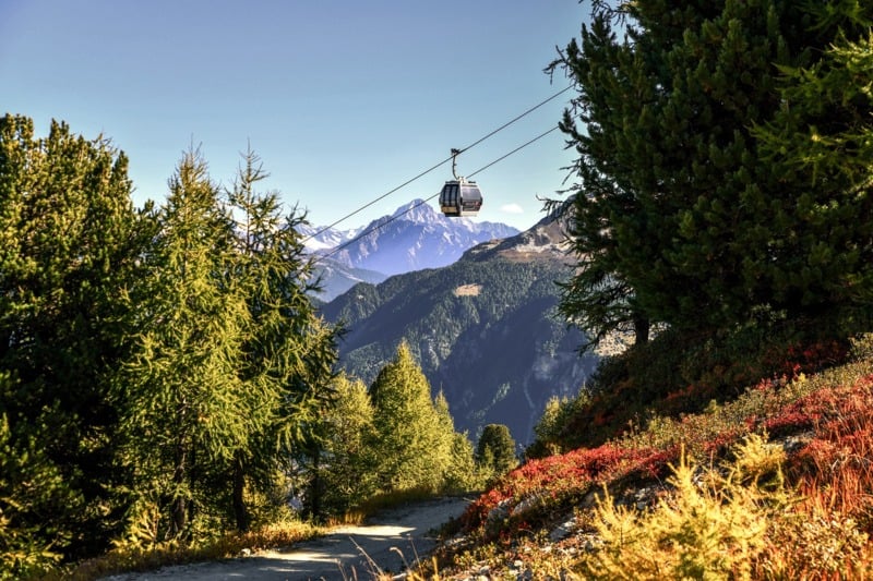 Télécabine en automne