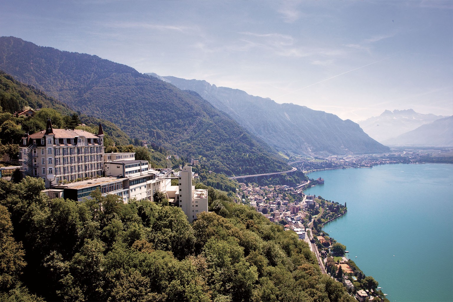 L'école est perchée au-dessus de Montreux