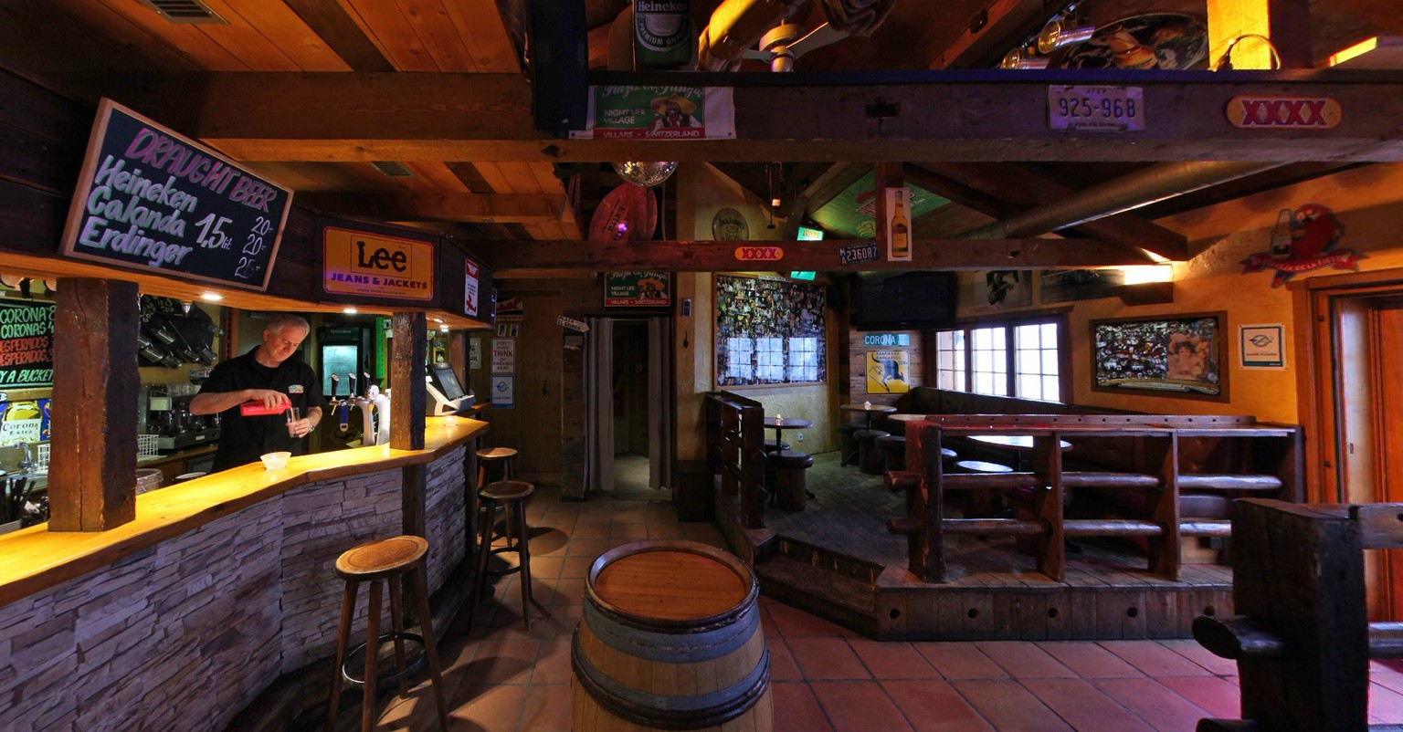Charlie's Bar