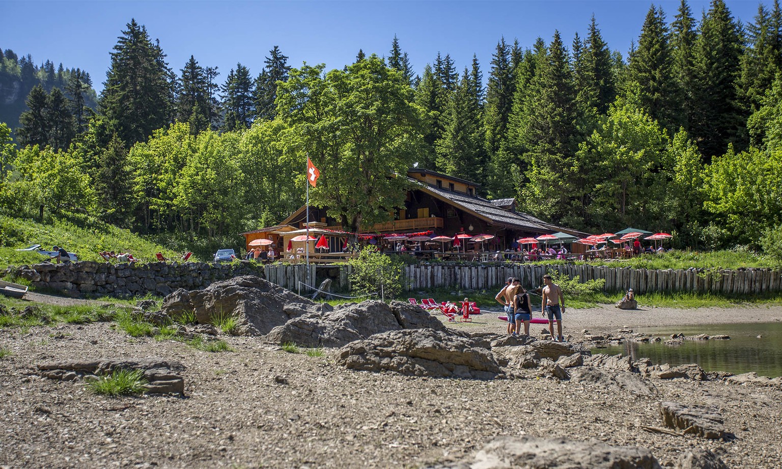 From Bretaye to Les Diablerets through the Lac des Chavonnes