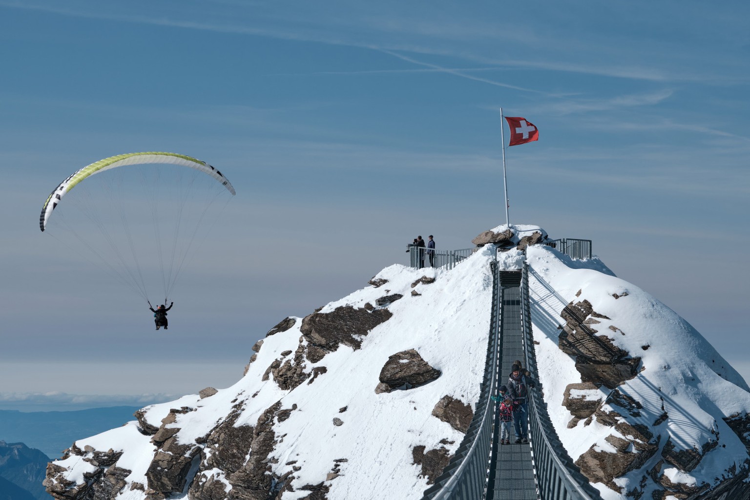 Paragliding flight from Glacier 3000