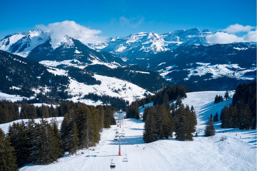 Das Skigebiet von Leysin reicht bis zum Fusse der Tours d'Aï