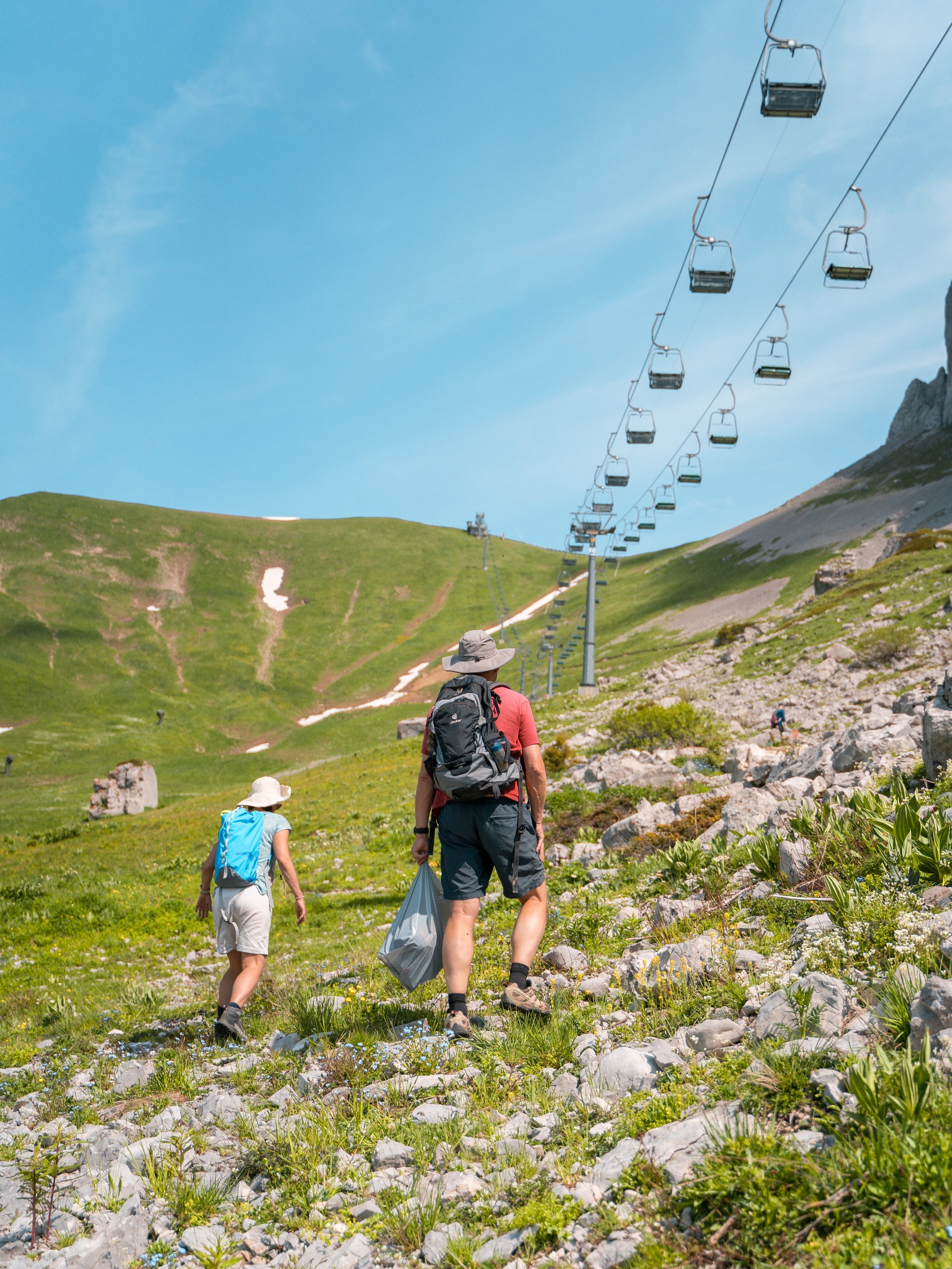Frühlingslandschaften begleiten die Teilnehmenden während der Aufräumtage