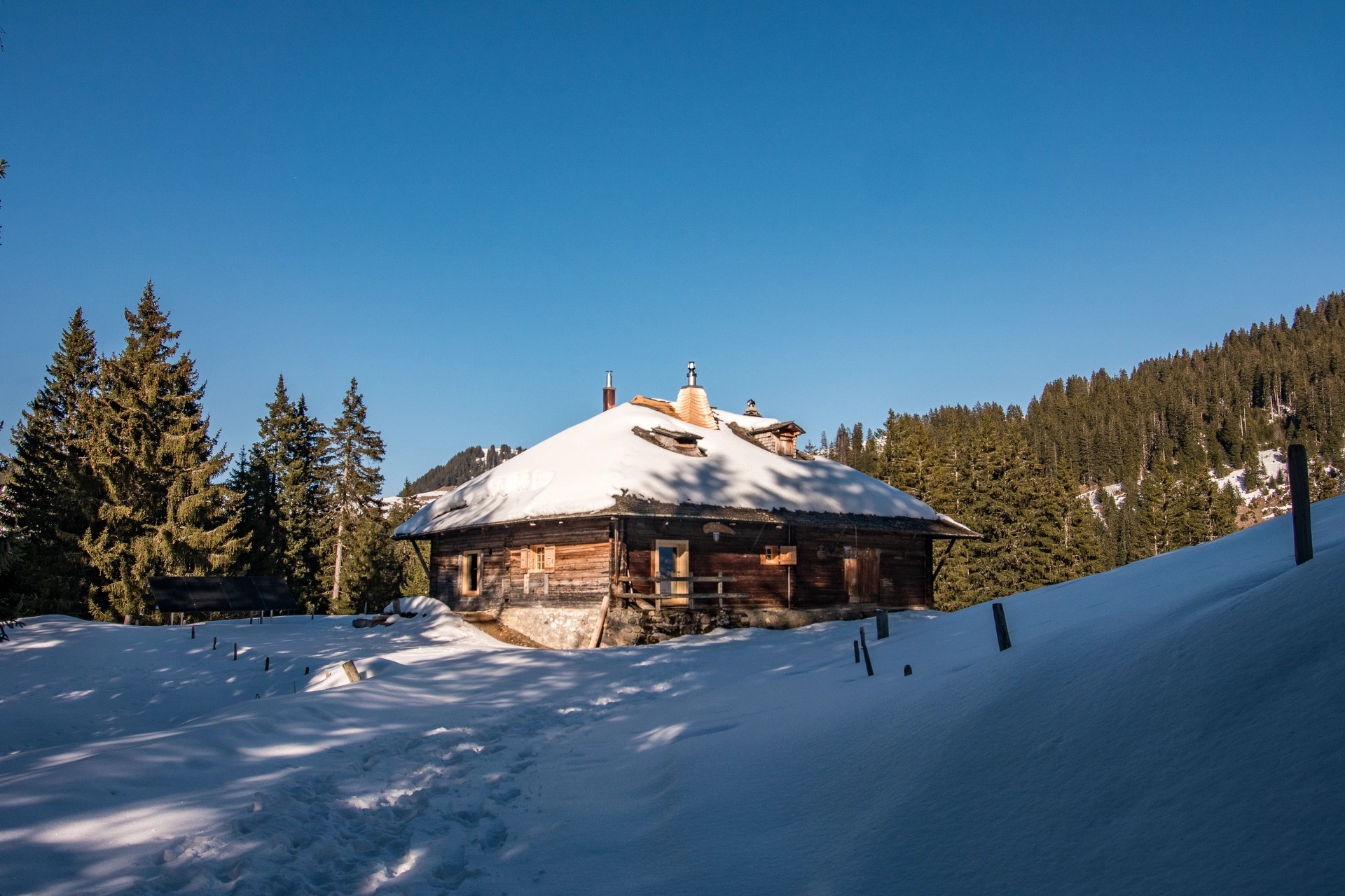 Refuge du Carroz in winter