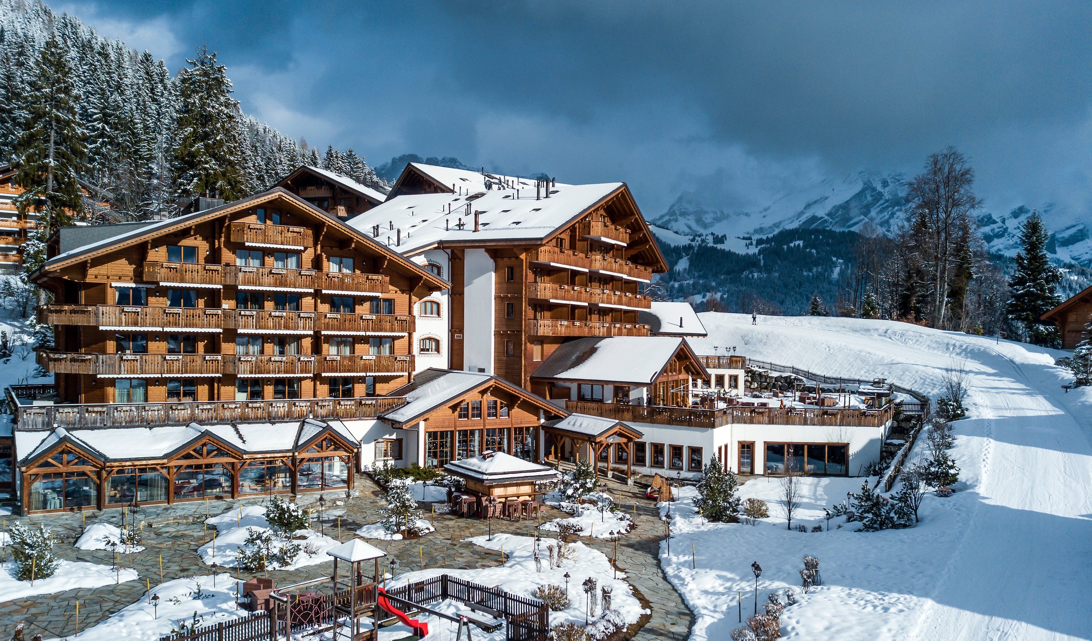 Außenbereich des Chalet RoyAlp Hotel & SPA