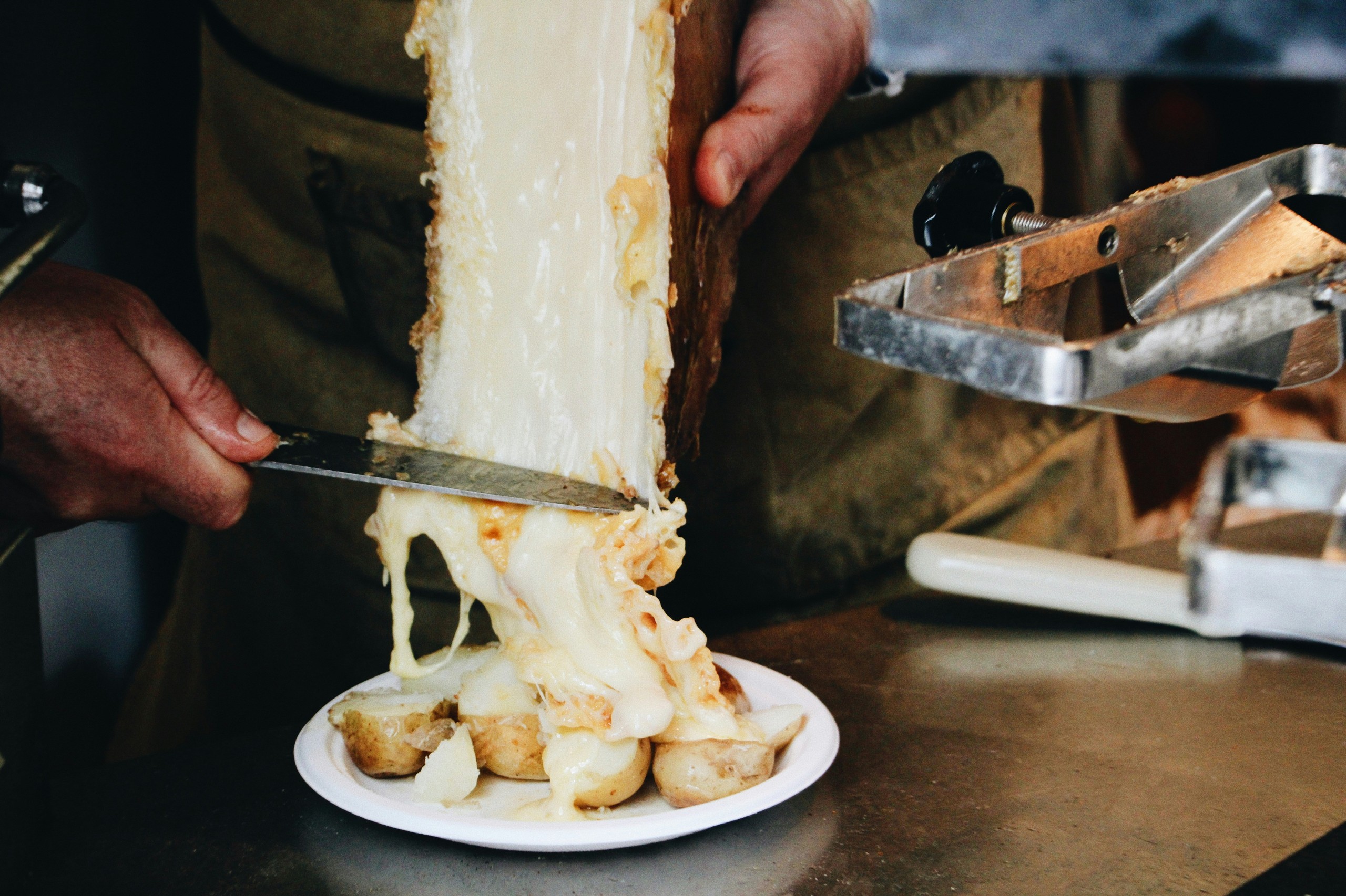 Die 5 besten Aktivitäten, wenn Fondue oder Raclette auf dem Speiseplan stehen