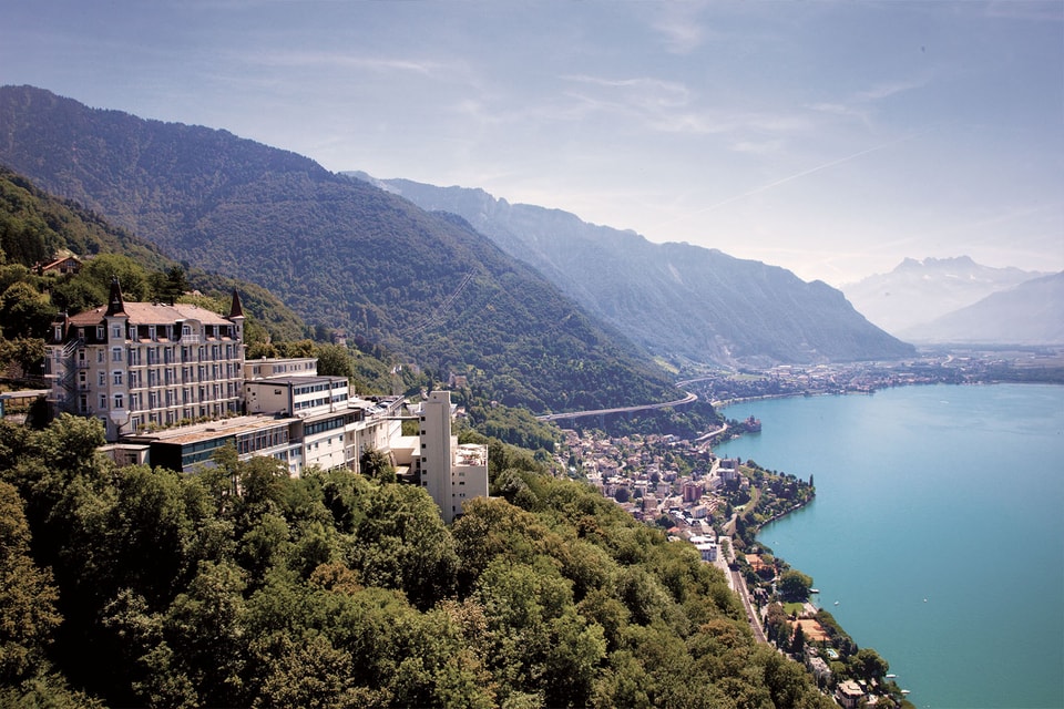 L'école est perchée au-dessus de Montreux