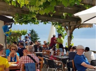 Client sur la terrasse St-Amour à Chenaux